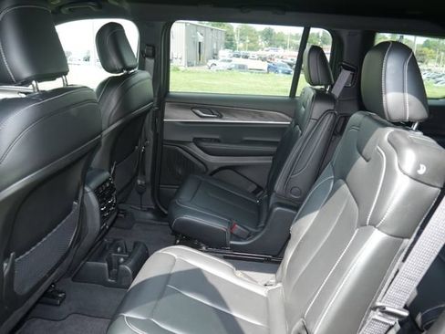 Used 2025 Jeep Grand Cherokee L Limited w/ Black Appearance Package AWD/4WD image 27