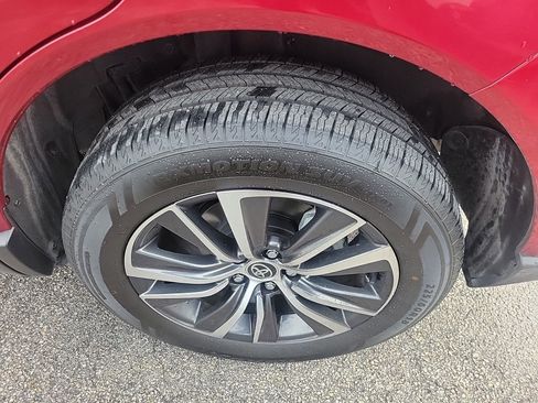 Used 2021 Toyota Venza LE image 21