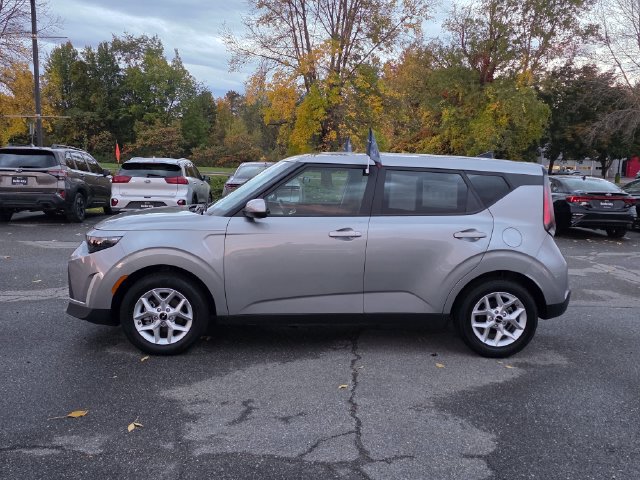 Certified 2025 Kia Soul LX w/ LX Technology Package FWD image 5