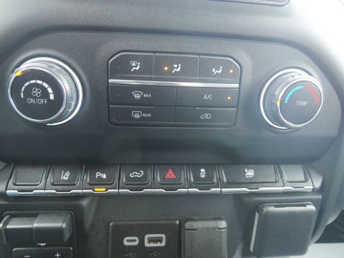 Used 2024 Chevrolet Silverado 2500 Custom w/ Custom Convenience Package AWD/4WD image 20
