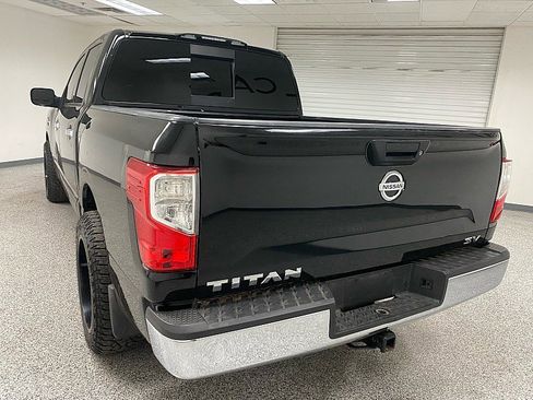Used 2017 Nissan Titan SV image 7