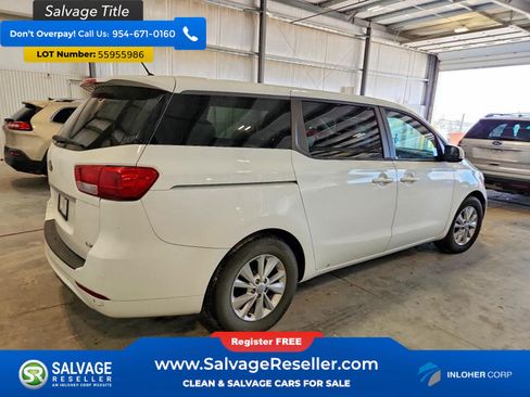 Used 2017 Kia Sedona LX FWD image 4