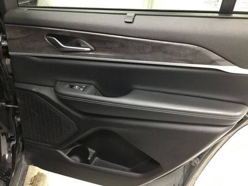 Used 2024 Jeep Grand Cherokee L Limited w/ Luxury Tech Group II image 39