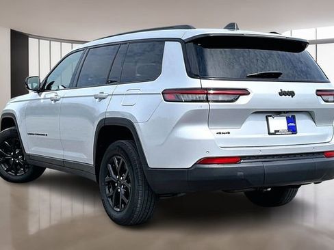 Used 2024 Jeep Grand Cherokee L Laredo image 4