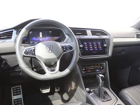 Used 2022 Volkswagen Tiguan SE R-Line FWD image 3