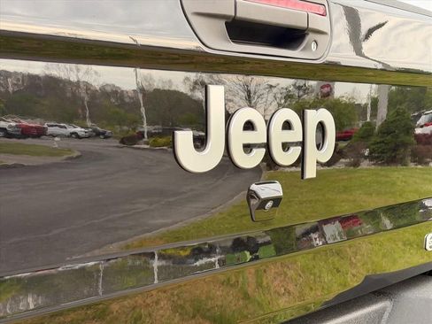 Used 2021 Jeep Gladiator Overland w/ Popular Equipment Package AWD/4WD image 24