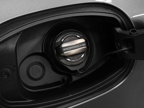 New 2025 Porsche Cayenne Turbo image 25