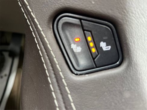 Used 2015 Chevrolet Suburban LT image 48