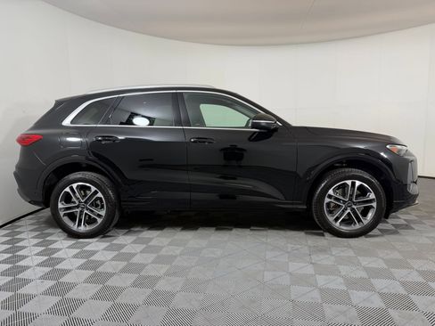 Used 2025 Audi Q5 Premium w/ Convenience Package AWD/4WD image 8