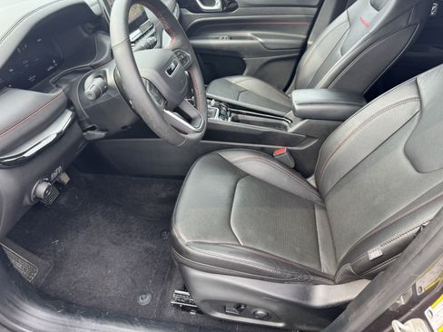 Used 2024 Jeep Compass Trailhawk w/ Trailhawk Elite Group AWD/4WD image 9