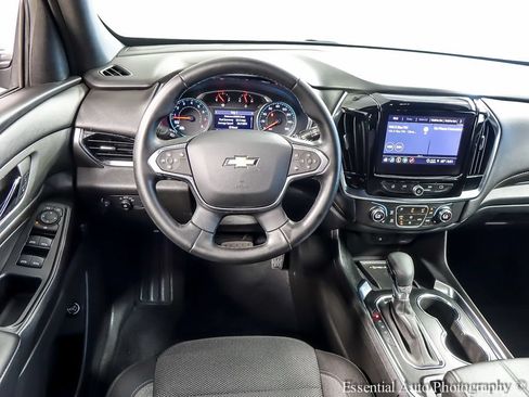 Used 2023 Chevrolet Traverse LT AWD/4WD image 9