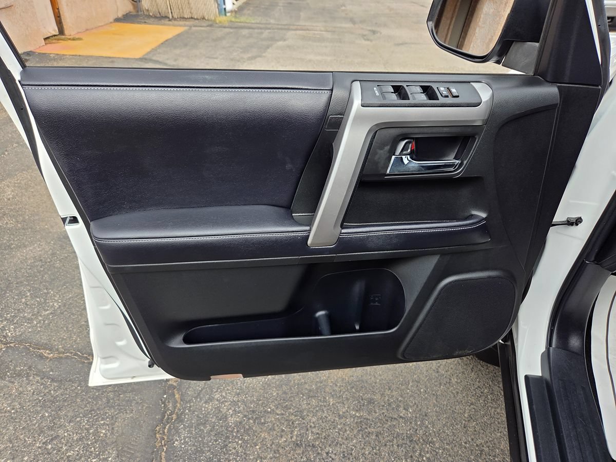 Used 2018 Toyota 4Runner SR5 AWD/4WD image 36
