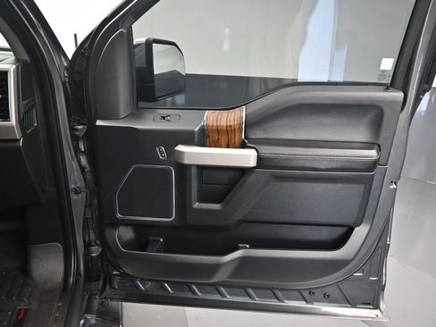 Used 2019 Ford F150 Lariat w/ Equipment Group 502A Luxury AWD/4WD image 40