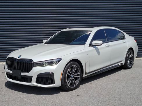 Used 2022 BMW 750i xDrive AWD/4WD image 1