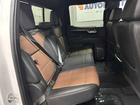 Used 2024 Chevrolet Silverado 1500 High Country w/ Technology Package AWD/4WD image 21