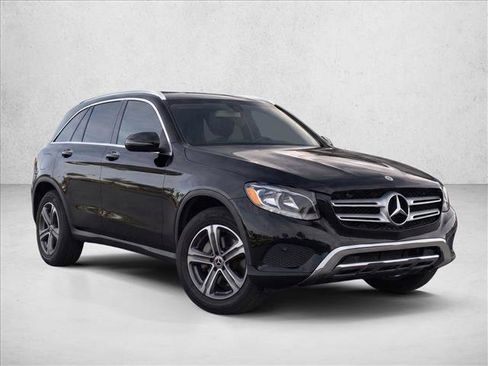 Used 2017 Mercedes-Benz GLC 300 4MATIC image 3