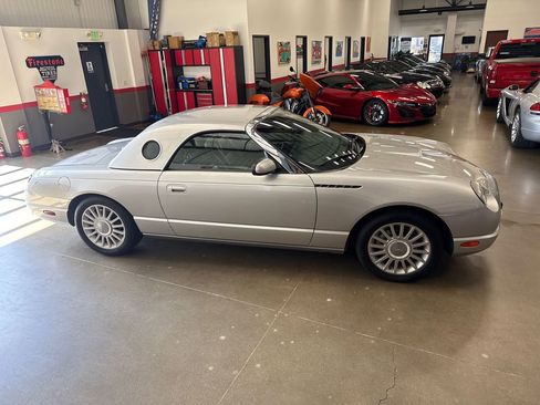 Used 2004 Ford Thunderbird image 50