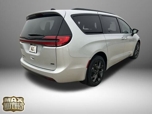 New 2026 Chrysler Pacifica Select image 8