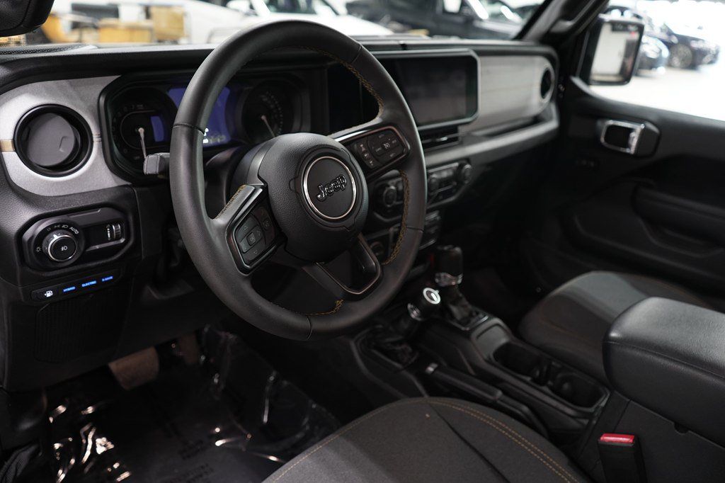 Used 2024 Jeep Wrangler Unlimited w/ Convenience Group AWD/4WD image 10