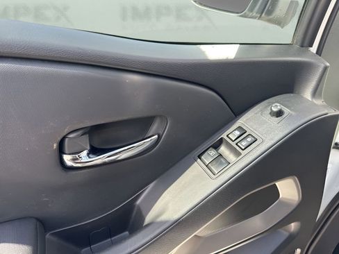 Used 2024 Nissan Frontier SV w/ SV Convenience Package image 24