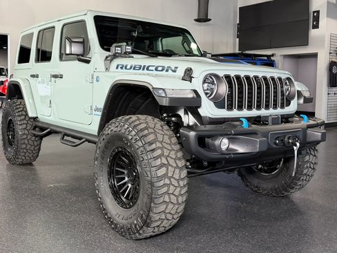 Used 2024 Jeep Wrangler Unlimited Rubicon 4xe image 2