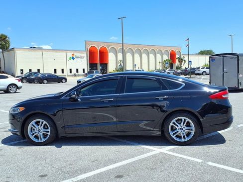 Used 2018 Ford Fusion SE w/ Fusion SE Technology Package FWD image 4