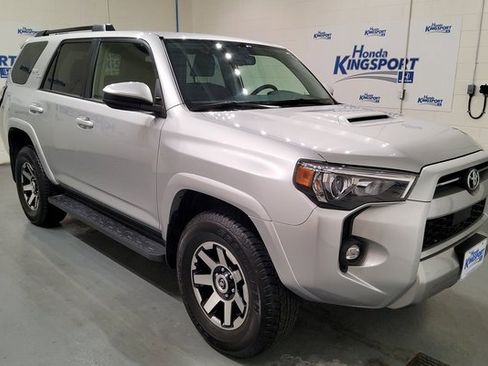 Used 2024 Toyota 4Runner TRD Off-Road image 2