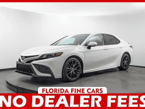 Used 2022 Toyota Camry SE w/ Audio Upgrade Package FWD image 1
