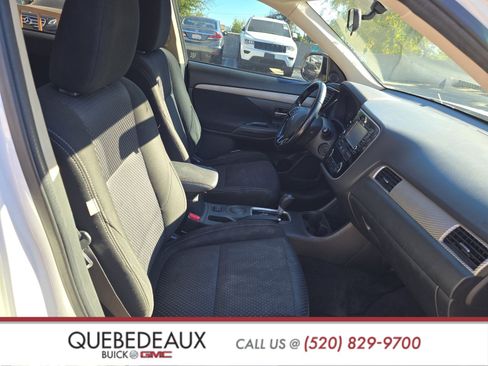 Used 2016 Mitsubishi Outlander SE image 8