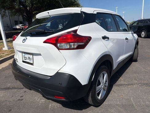 Used 2020 Nissan Kicks S image 3