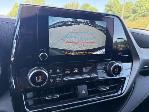 Certified 2025 Toyota Highlander LE FWD image 6