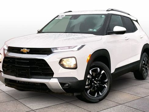 Used 2022 Chevrolet TrailBlazer LT w/ Driver Confidence Package AWD/4WD image 2