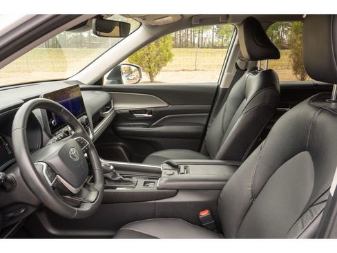 Used 2025 Toyota Grand Highlander FWD image 10