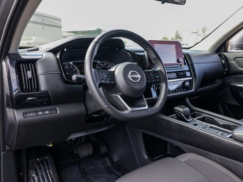 Used 2025 Nissan Pathfinder SV FWD image 15