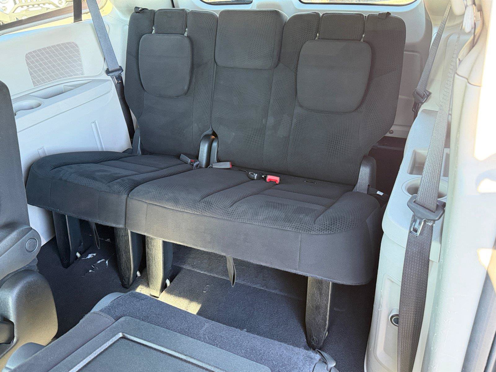 Used 2016 Dodge Grand Caravan SE FWD image 12