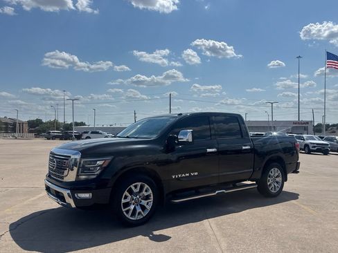 Used 2020 Nissan Titan SL w/ Moonroof Package RWD image 10