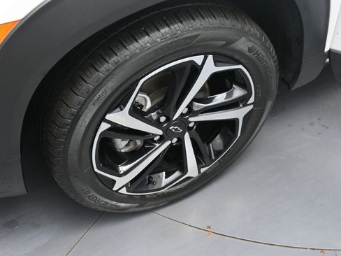 Used 2023 Chevrolet TrailBlazer RS w/ Sun and Liftgate Package AWD/4WD image 13
