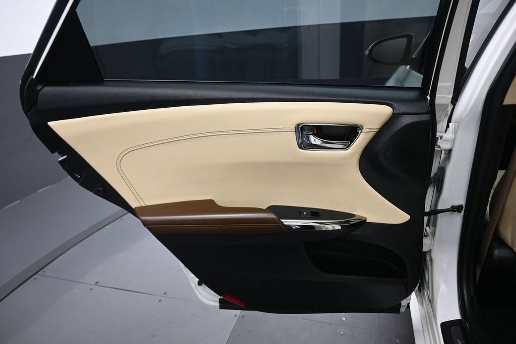 Used 2016 Toyota Avalon Limited w/ Toyota Safety Sense Package FWD image 32