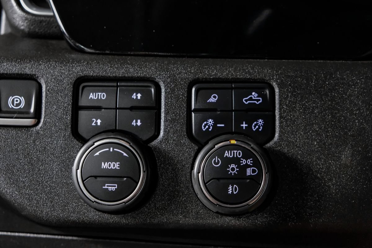 Used 2025 Chevrolet Silverado 3500 LTZ w/ LTZ Convenience Package AWD/4WD image 26