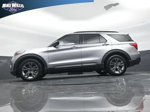 Used 2024 Ford Explorer XLT w/ Equipment Group 202A RWD image 20