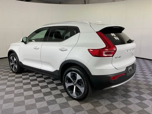 Certified 2024 Volvo XC40 B5 Plus w/ Climate Package image 4