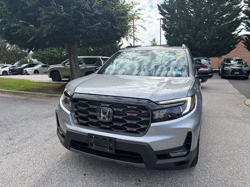 Used 2025 Honda Passport TrailSport image 2