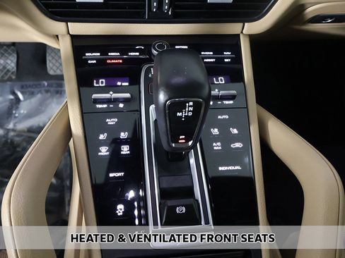 Used 2023 Porsche Cayenne Platinum Edition image 8