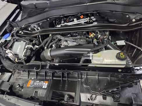 Used 2025 Ford Explorer ST-Line w/ ST-Line Street Pack image 26