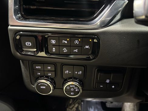 New 2026 GMC Yukon Elevation image 13