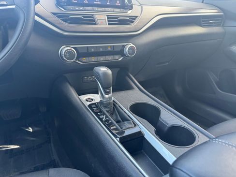 Used 2025 Nissan Altima 2.5 SV image 42