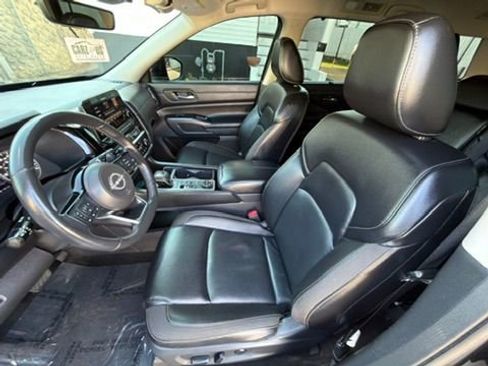 Used 2024 Nissan Pathfinder SL AWD/4WD image 18