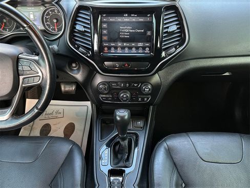 Used 2020 Jeep Cherokee Limited image 16