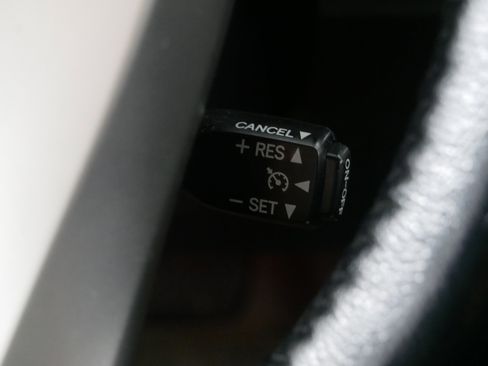 Used 2015 Toyota Prius Five image 31