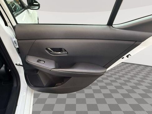 Used 2025 Nissan Sentra SV FWD image 16